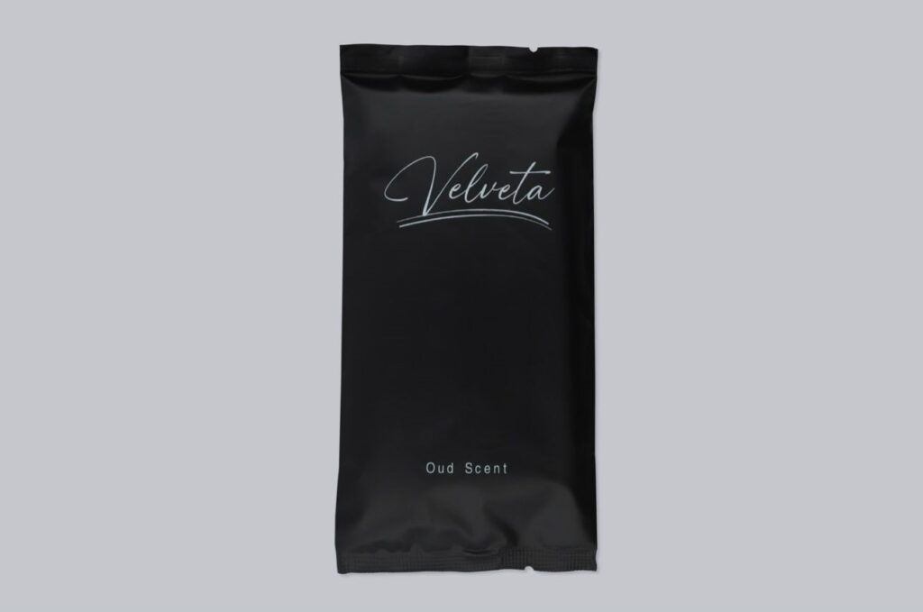 Velveta black microfiber folded wet towel – 25x25 cm individually wrapped – 300 pcs bulk box